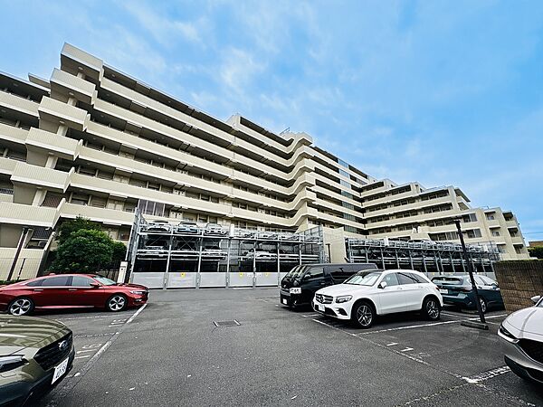 9階南向きで陽光がたっぷり注ぐ、見晴らしの良い3LDKです。フルリフォームで水回り設備も一新！大切なペットと暮らせる総戸数135戸の大規模レジデンス（9月上旬リフォーム完成予定）