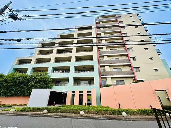 9階南向きで陽光がたっぷり注ぐ、見晴らしの良い3LDKです。フルリフォームで水回り設備も一新！大切なペットと暮らせる総戸数135戸の大規模レジデンス（9月上旬リフォーム完成予定）