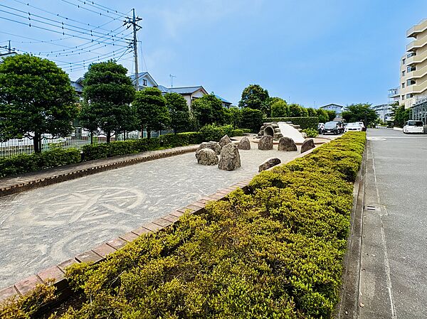 9階南向きで陽光がたっぷり注ぐ、見晴らしの良い3LDKです。フルリフォームで水回り設備も一新！大切なペットと暮らせる総戸数135戸の大規模レジデンス（9月上旬リフォーム完成予定）