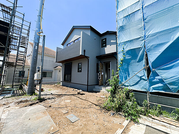 Low-E複層ガラスを採用し、断熱性能を向上。冷暖房効率にも配慮され、一年を通して快適な住環境づくりをサポートします。