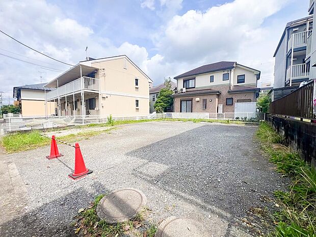 現地（2026年07月）撮影：日当たりの良さが快適さをもたらす住まい。室内が明るく保たれることで電気の使用が少なく、エコな生活が実現します。朝の目覚めもすっきりと心地よく過ごせます。