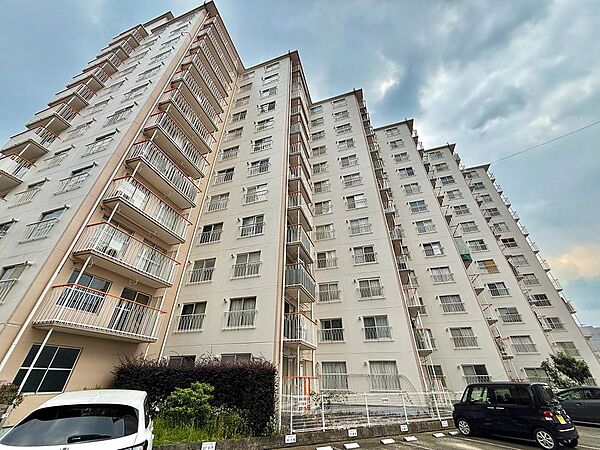 室内はフルリノベーション。外観とのギャップをぜひ現地でご体感ください。新築のような快適な住空間です。