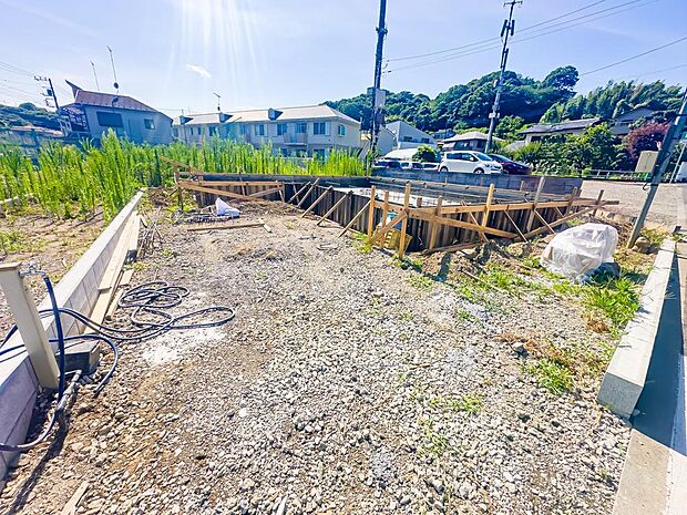 小学校が徒歩約8分の距離にあり、お子様の毎日の通学に負担の少ない距離です。2026/7/19撮影