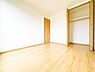 子供部屋：ホワイトベースの居室は、飽きが来ず家具やレイアウトが映えるお部屋です。現地（2026年9月）撮影