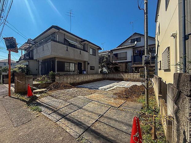 日当たりを遮るものがなく開放的なロケーション。図面と照らし合わせながら現地をご案内いたします。