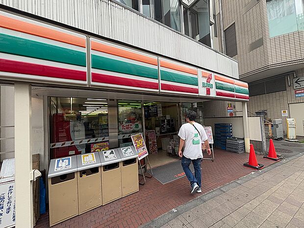 セブン-イレブン 聖蹟桜ヶ丘駅前店まで900ｍ