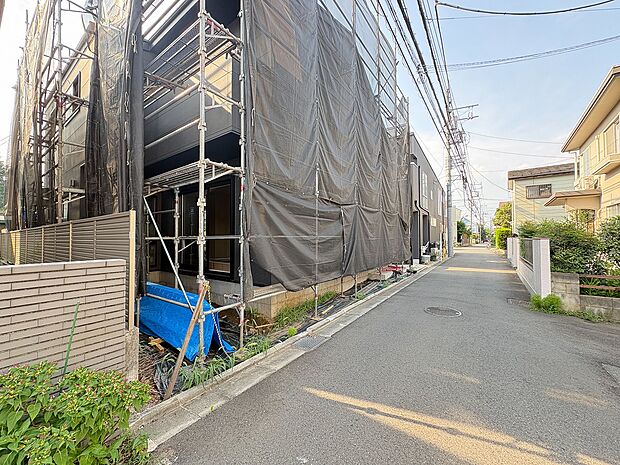 2026年9月完成予定。太陽光蓄電池設備付のオール電化住宅です。