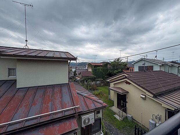 ここから見渡すと澄み渡る青い空に、心地よい風と暖かい日差しが駆け巡ります。