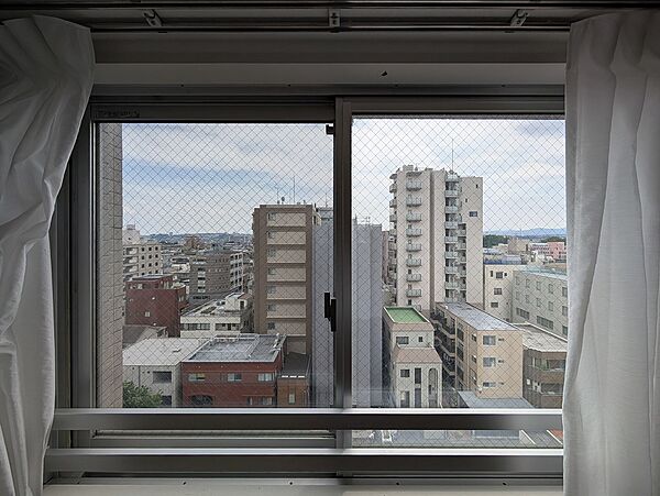 近くに風を遮る建物がないのでお部屋に風が通ります。
