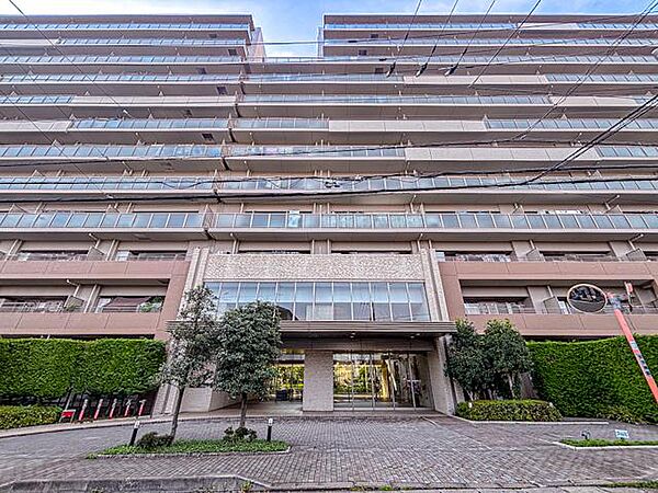 管理の行き届いたマンションは、共用部の清潔感と建物のコンディションが良好に保たれています。長く快適に暮らせる安心感のある住環境がしっかりと整っています。