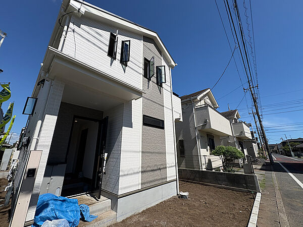 落ち着きのある住宅街に立地し、日常の生活が静かに流れる環境が魅力です。（2026年8月8日撮影）