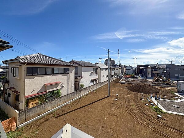 ここから見渡すと澄み渡る青い空に、心地よい風と暖かい日差しが駆け巡ります。