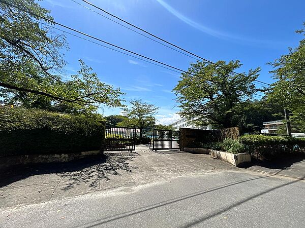 八王子市立長房中学校まで約850m
