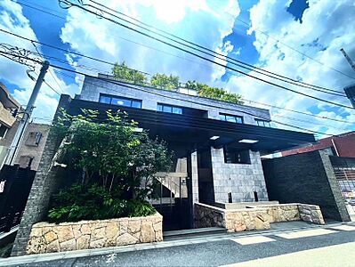 外観：その邸が魅せる、気品・上質・重厚感は訪れた者に安らぎを与えます。