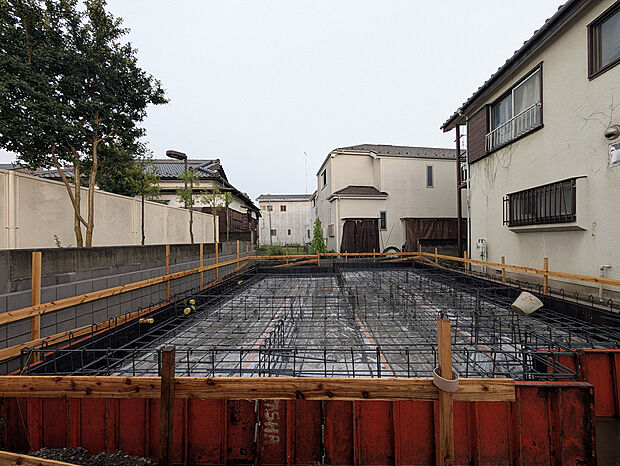 完成してしまうと見えなくなってします部分。職人による丁寧な鉄筋組みと頑丈な基礎工事が、ご家族の安全を支え続けます。
