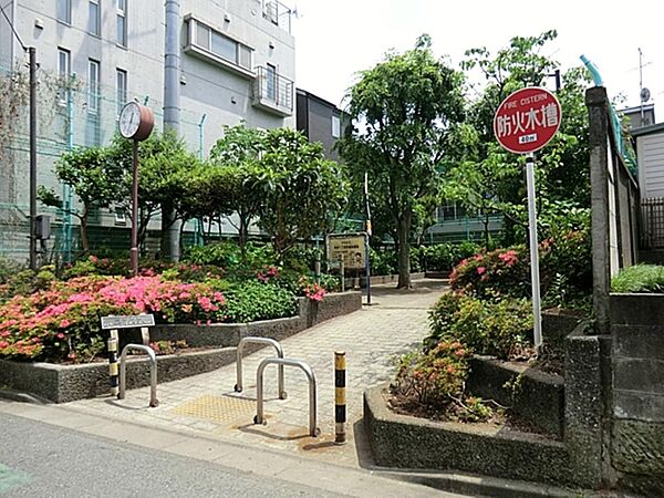初台一丁目児童遊園地まで約392m
