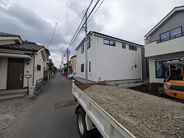 閑静で落ち着いた街並み。周辺の穏やかな住環境の良さが感じられます。