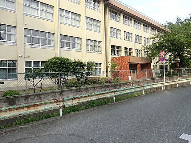 昭島市立多摩辺中学校 450m