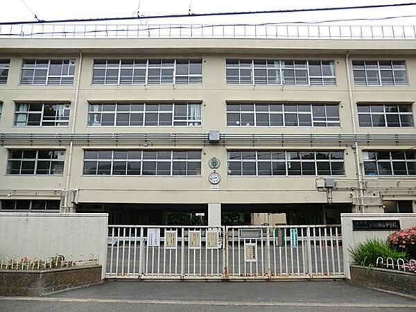 世田谷区立上祖師谷中学校まで約496m