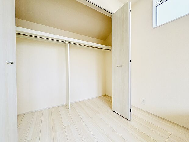 各お部屋にクローゼットなどの収納スペースを完備。荷物が多いご家庭もすっきり整理整頓できます。