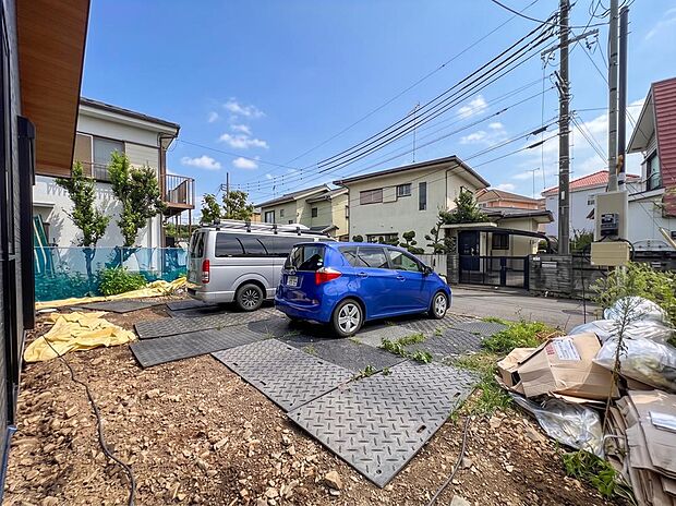 「敷地約72坪のゆとり」お車複数台を並列駐車可能な広々スペース。庭やアプローチ計画も自由自在。