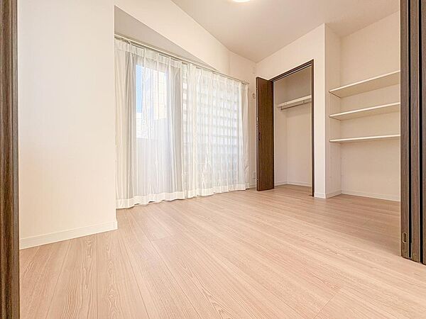 全室の建具や内装を一新し、統一感のある洗練されたデザイン。新築のような清潔感と上質感が、住まいの品格を高めます。