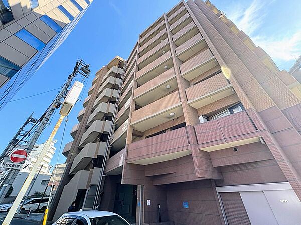 ご家族の安全な帰宅をサポートします。落ち着いた雰囲気で、一日の疲れを癒せる住まいが、快適な毎日を演出します。