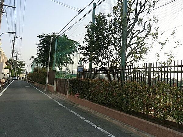 立川市立立川第三中学校まで約1200m