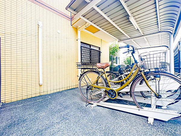 駐輪場スペースです。ご利用の際は空き状況や料金を確認いたします。現地（2026年8月）撮影