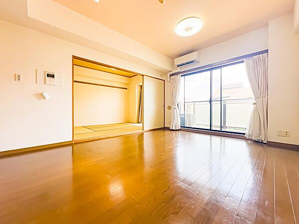 日当たり良好なＬＤＫは、温かな陽光と爽やかな風が通り抜ける安息の住空間。帰ってきたくなる場所、安心できる場所として住まいにおける役割は重要です。2026/8/20撮影