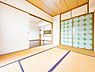 和室：1歩足を踏み入れると畳ならではの香りを楽しめる和室。客間にもキッズスペースにもなり、冬はコタツでくつろげる安息の居住空間です。2026/8/20撮影