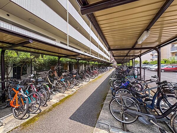 自転車やバイクなど、ゆとりのある敷地で置き場所に困ることはないでしょう。