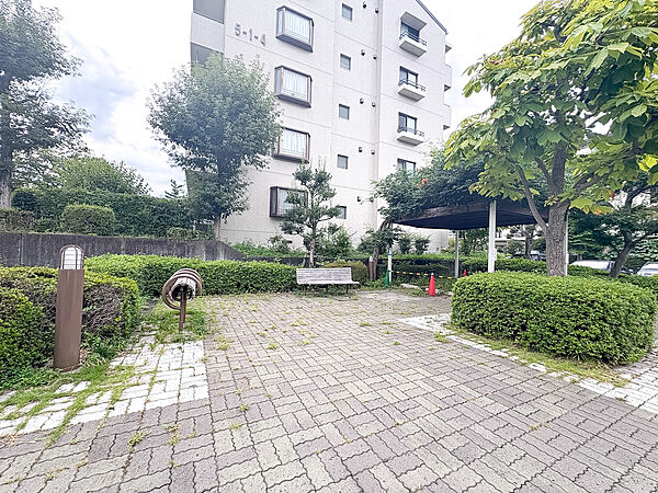 共用部のお写真です。手入れがされているので常に清潔に整えられています。