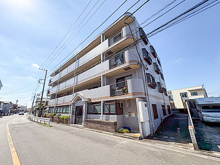 外観は落ち着いた配色のシンプルイズベストな飽きのこないデザインです。