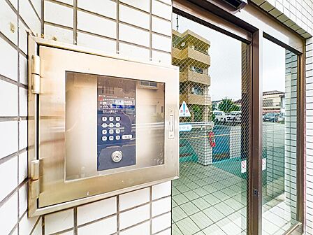 小さいお子様や女性にも安心なオートロック付き物件。セキュリティ面は住まう上で大切なポイントです。2026/9/5撮影