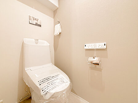 リノベーションにより清潔感あふれるトイレに生まれ変わりました。使いやすい設備が整い、毎日の暮らしをしっかりサポートする快適な衛生的な環境となっています。