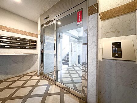 訪れる方へ古来からの伝統美を伝えてくれる空間です。温故知新のコンセプトを静かに力強く表現しています。
