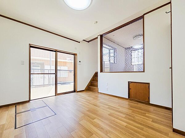 立体的な空間づくりがされていますが、どのお部屋でも明るい室内環境が整えられています。リフォーム済みの室内で心地よい暮らしをお楽しみください。
