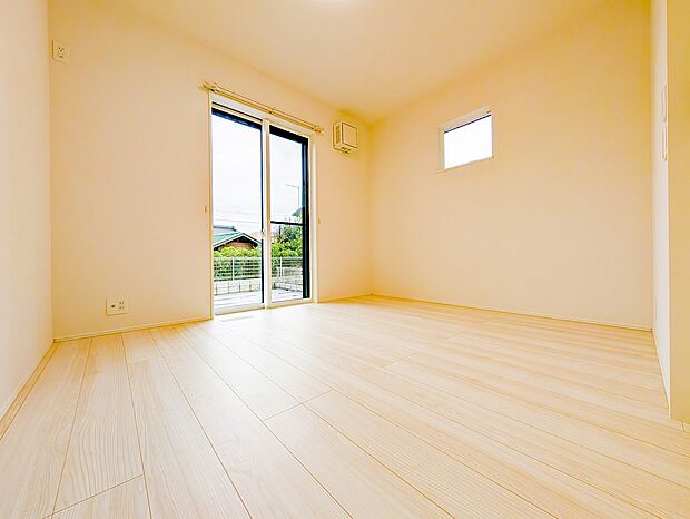 玄関すぐ横の一階にある洋室。階段の昇り降りを減らしたい時や、来客時などフレキシブルに活躍します。
