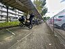 その他：雨の日でも出し入れがラクラクな屋根付きサイクルスペース！歩行者道も広く安全に配慮された設計。