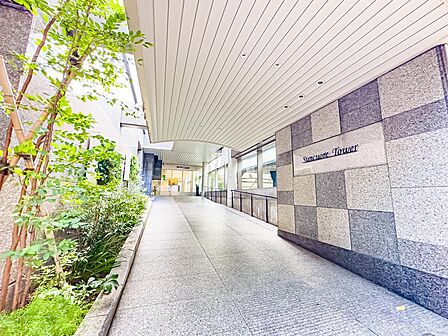 まるで高級ホテルに来たかのようなラグジュアリーな雰囲気のエントランススペース。マンションの顔とも言うべき場所です。2026/9/22撮影