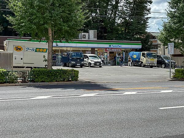 ファミリーマート 上荻青梅街道店まで約270m