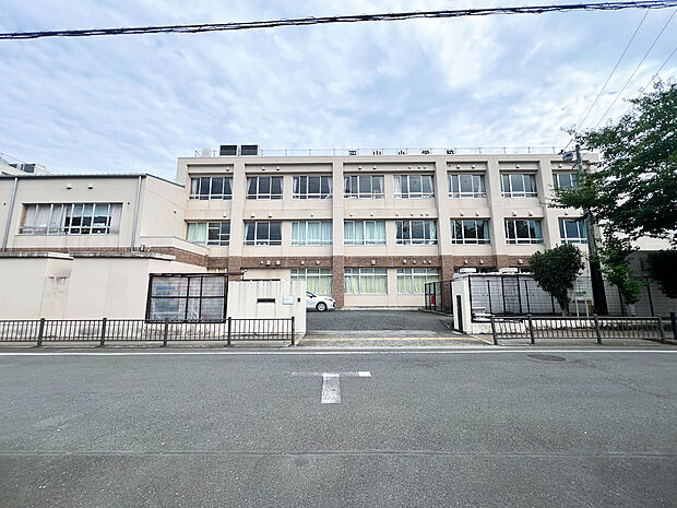 日野市立平山小学校まで450m