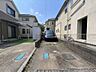 外観：縦列で2台駐車できるスペースがあり、車が多いご家庭でも安心。敷地内で車を管理できるため、防犯面でも安心です。駐車スペースが確保されていることで、日常の利便性が向上します。
