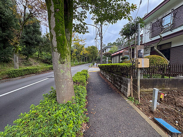 前面道路を含む現地外観写真（2026.9.27撮影）