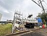 外観：足場が組み上がり順調に工事進行中。完成までのワクワク感を現地で体感。
