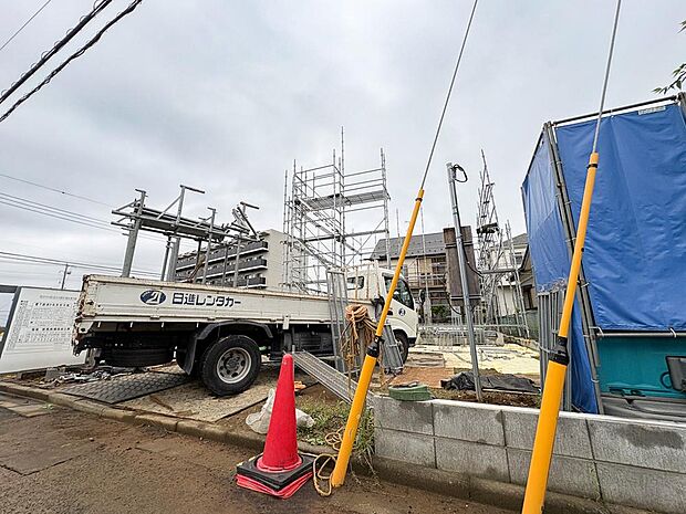 建築中の様子を間近で確認可能。周辺環境や敷地の広さなど現地で実際の見映えをチェック。