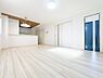 リビング/ダイニング：住まいには気付きがあり、住まうごとに様々な角度から違う顔を見せてくれます。新生活は小さな発見の連続です。2026/10/1撮影
