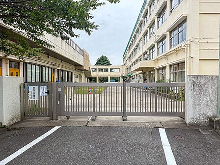 世田谷区立駒留中学校まで約977m