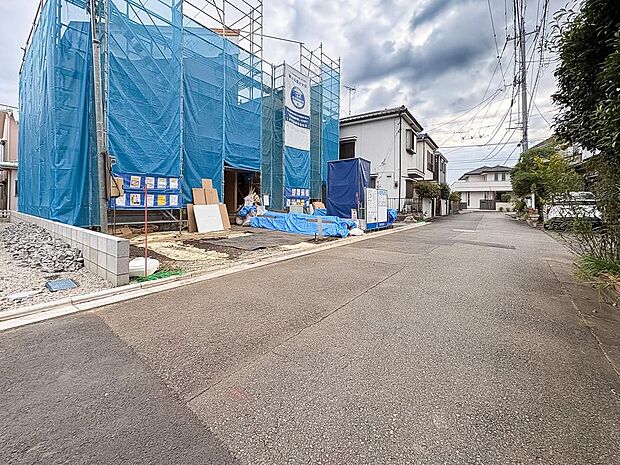 幅員約4.5ｍの北側公道に接道。車の出し入れもスムーズで、落ち着いた住環境が広がります。